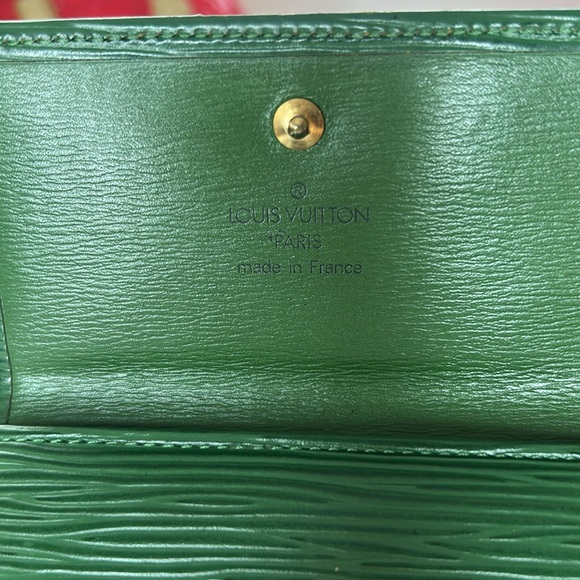 Louis Vuitton green Epi compact wallet - Picture 4 of 9